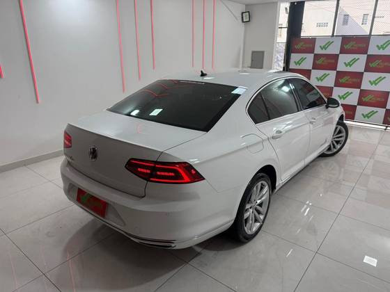 VOLKSWAGEN PASSAT 2.0 16V TSI BLUEMOTION GASOLINA HIGHLINE 4P DSG VOLKSWAGEN PASSAT 2.0 16V TSI BLUEMOTION GASOLINA HIGHLINE 4P DSG
